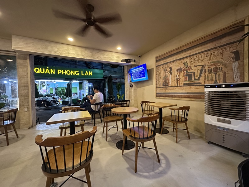 Viva Star Coffee 24/24 - Địa chỉ cafe 24h quận 10 không gian như bên trong kim tự tháp Ai Cập.